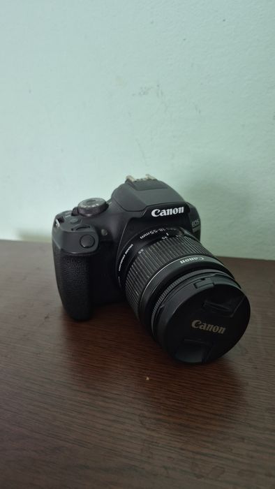 Vand Camera canon EOS 2000D + Accesorii