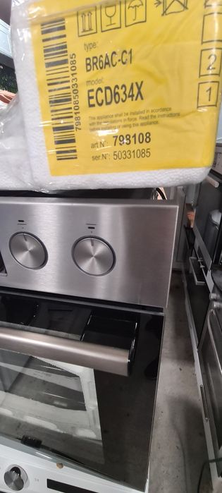 Чисто Нова Фурна за вграждане Gorenje  с плот