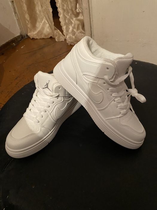 продаю кросовки