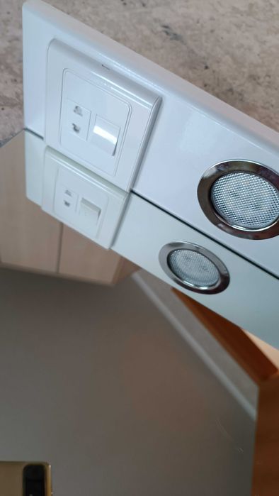 Полка с зеркалом для ванной комнаты