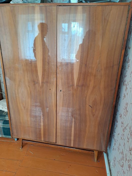Продам шифоньер б/у в отличном состоянии