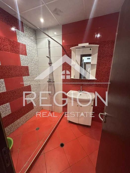 Тристаен полуобзаведен апартамент-Левски