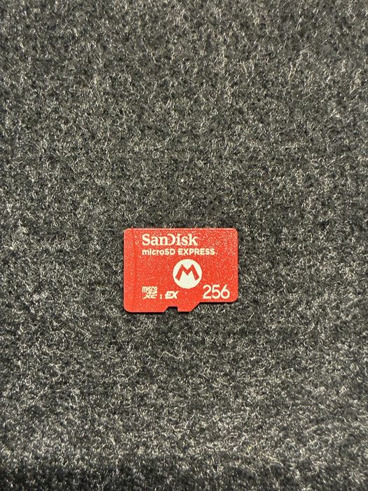 MicroSD Express 256 ГБ в дизайне Super Mario