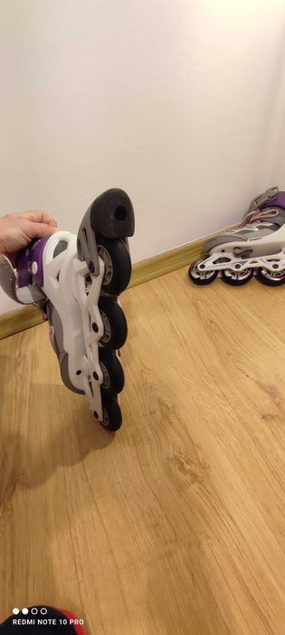 Vand role OXELO reglabile  cu 4 reglaje marimea 32-35 ca NOI