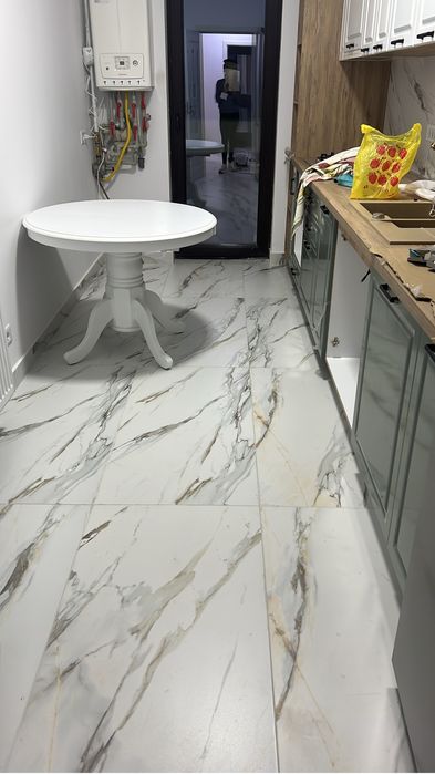 Masa alba din lemn masiv !