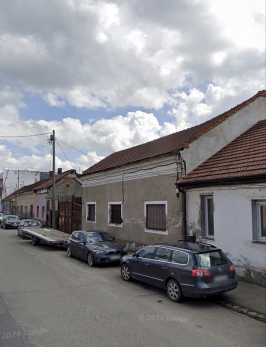 Inchiriere , cladire strada clujului 153 Oradea