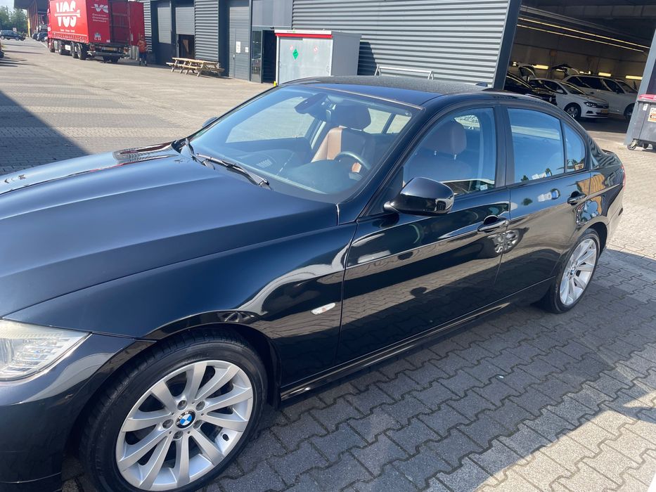 Автомобил BMW e90