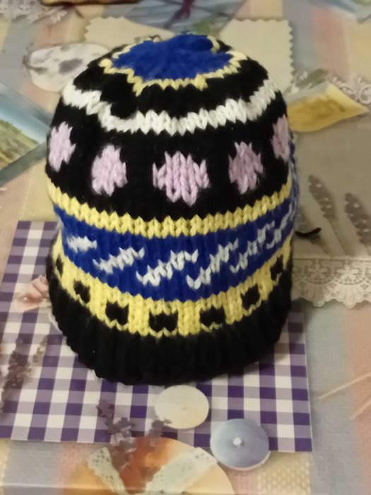 Căciuli tricotate manual