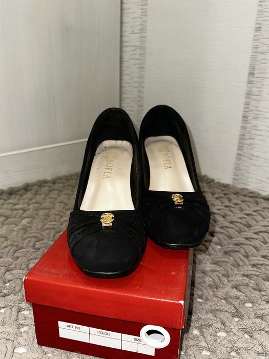 Продам замшевые туфли