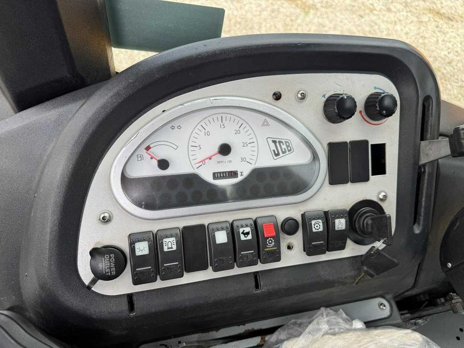 Экскаватор-погрузчик JCB MIDI CX Szybkozłącze