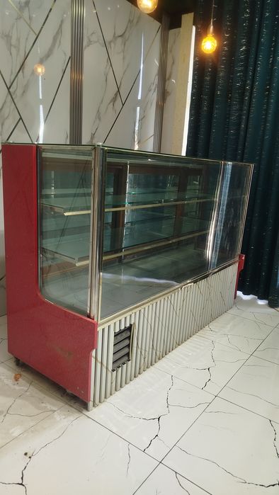 Vitrina narxi 3000$  holati ideal