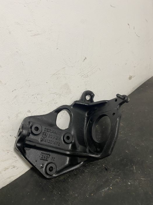 Suport pompa injectie Vw Lt 2.5 TDI ANJ 102 cp 109cp 074130147C