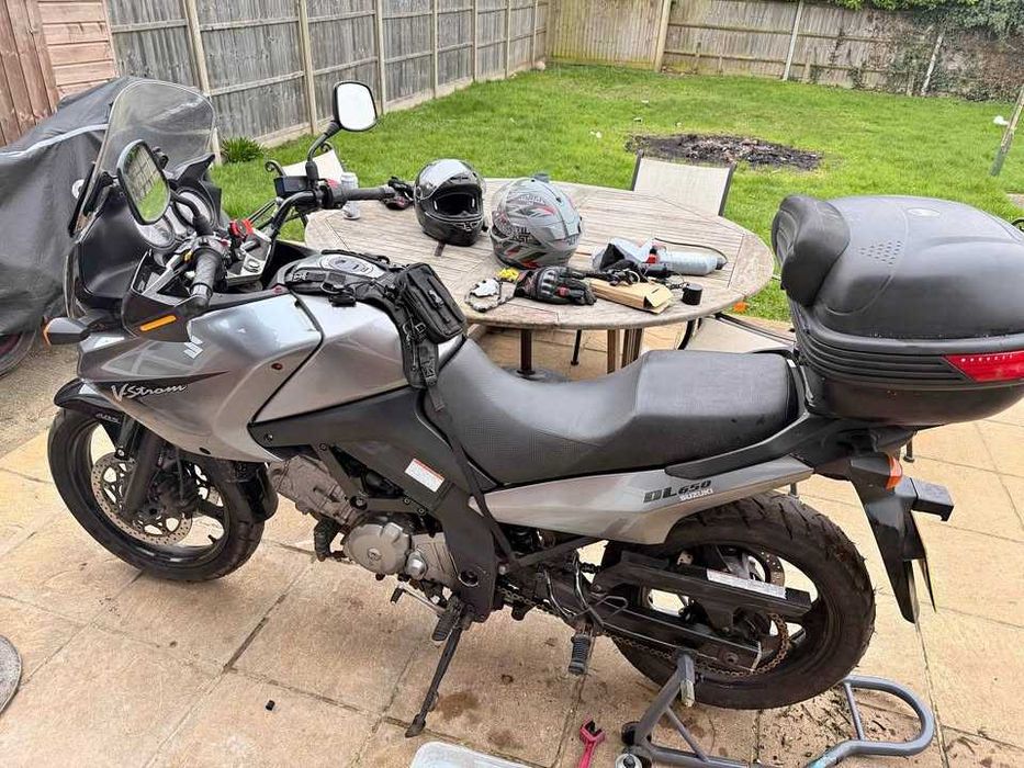 Vand 2 Suzuki V-Strom DL 650 sau schimb cu auto/duba/camioneta