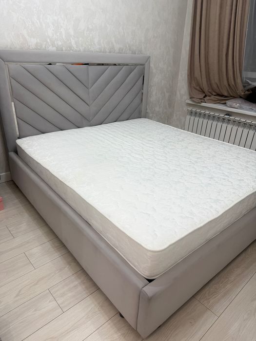 Продам кровать серая
