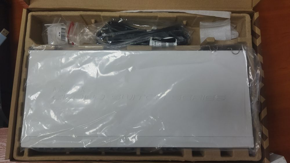 MikroTik CRS328-4C-20S-4S+RM