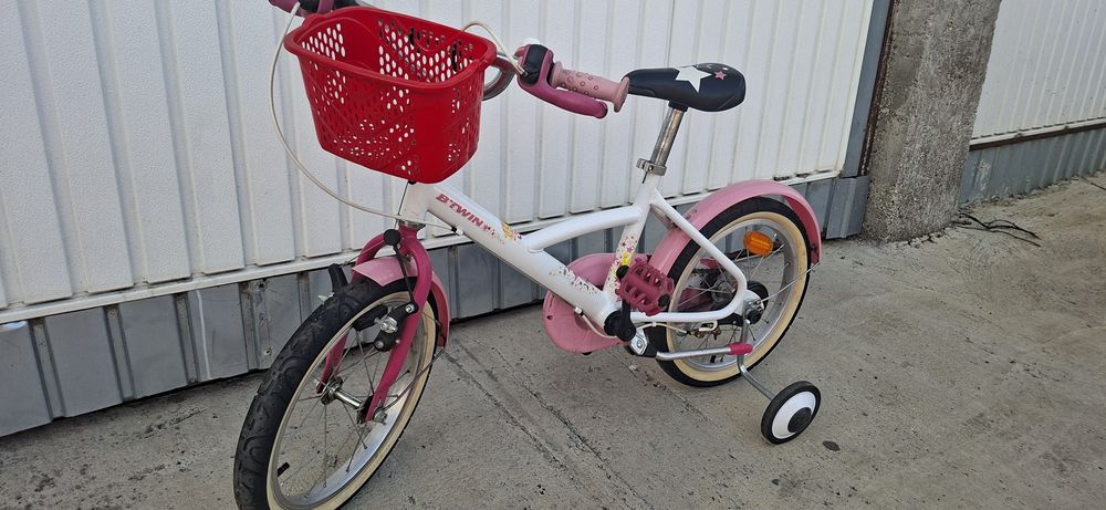 Bicicleta Btwin 16", pentru copii 4-7 ani.