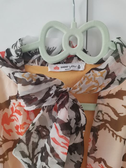 Рокля с дълги ръкави