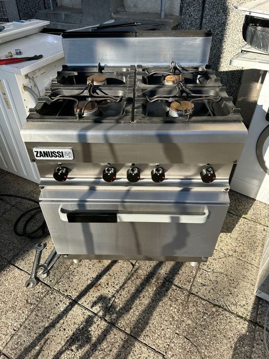 Професионална газова готварска печка Зануси/Zanussi