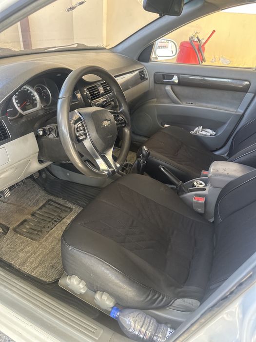 Lasetti 1.8 srochna sotiladi