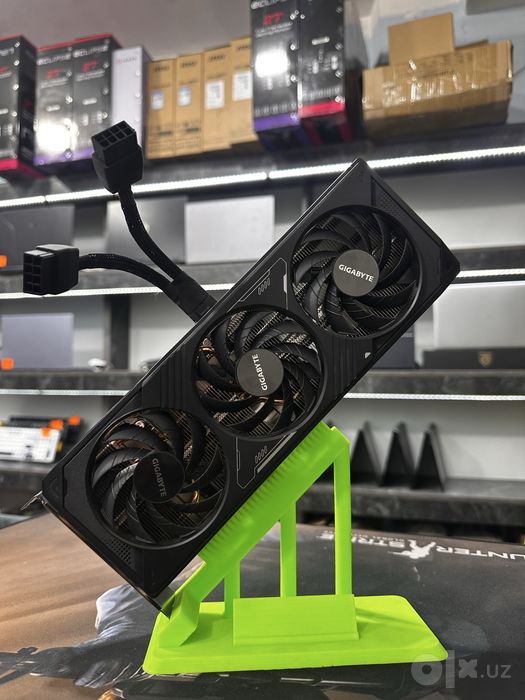 Мощный Видеокарта GIGABYTE RTX 5070(12GB)3X