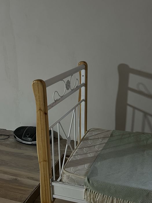 Кравать 2штуки с матрасом