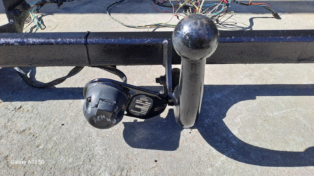 Продавам оригинален теглич за Mazda Demio/ Мазда Демио