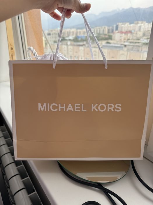 Продам новую сумку Мichael kors срочно