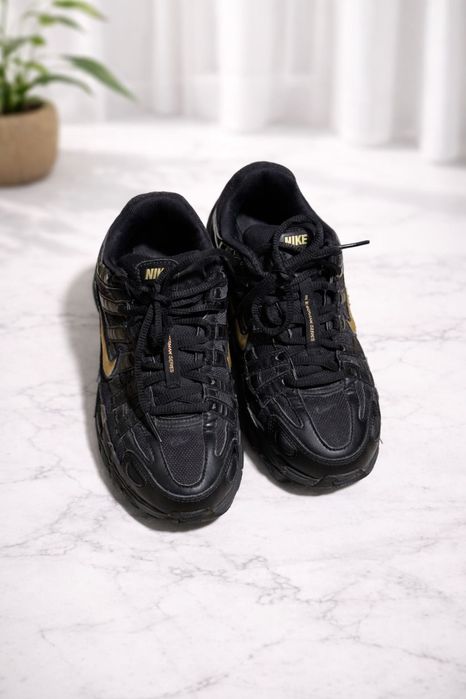 Adidași Nike negri cu detalii aurii pentru sală, P-6000, 36