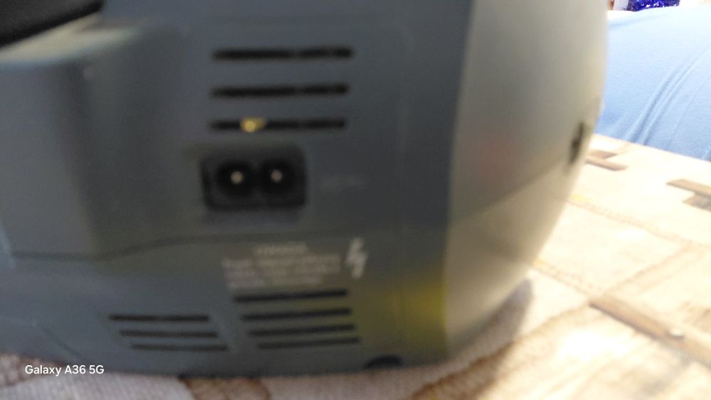 Vând radio casetă CD