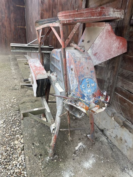 Moara macinat cereale (faina ) actionata priza de putere tractor