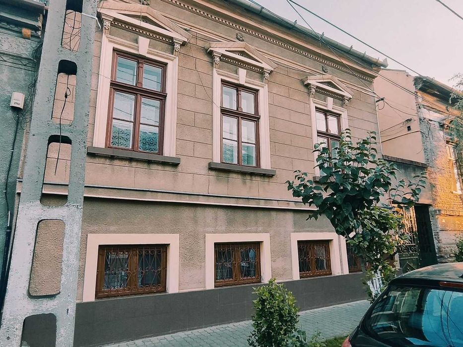 Proprietar vând casă zona centrala