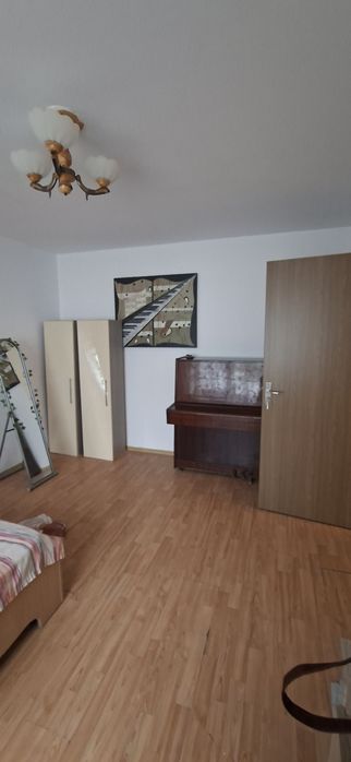 Închiriez apartament