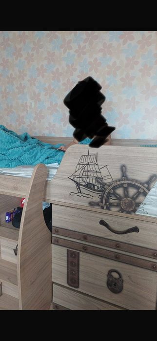 Детская кровать со шкафом и партой