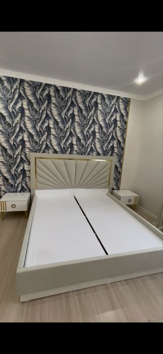 Кровать 180*200,б/у с ортопидический матрасом,почти новый с двумя тумб