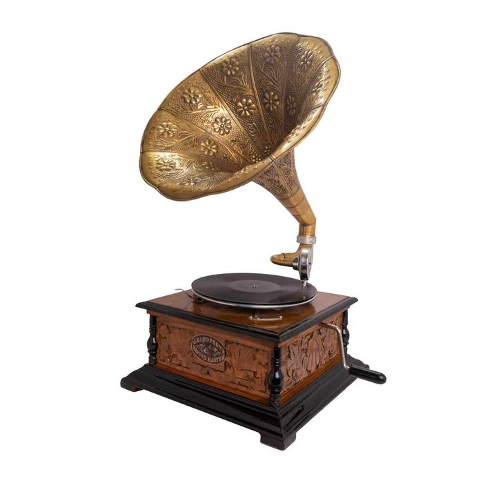 Gramofon autentic, lemn masiv si pâlnie aurie gravată, H. 68 cm