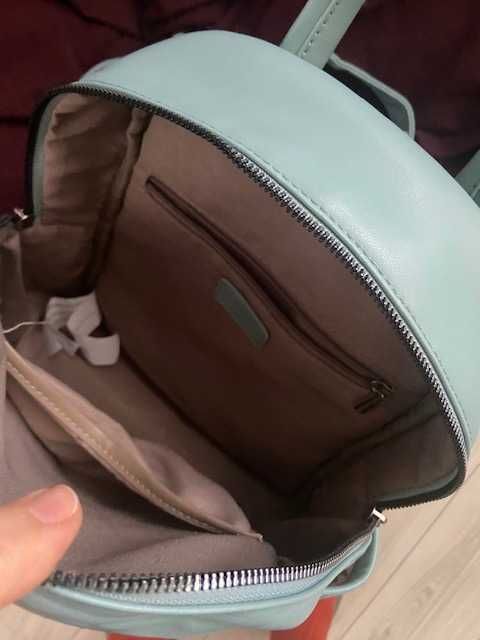 дамска раничка в ментов цвят