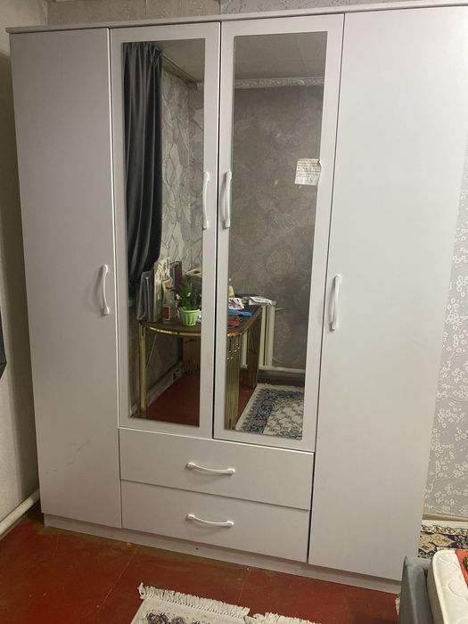 Белый шифанер 4-х дверный