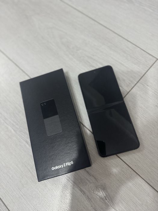 Продам Samsung Galaxy Z Flip 5