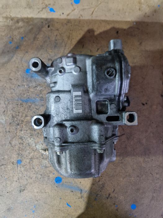 Compresor AC Toyota Auris Hybrid 1.8 2013 cod 042200-0422