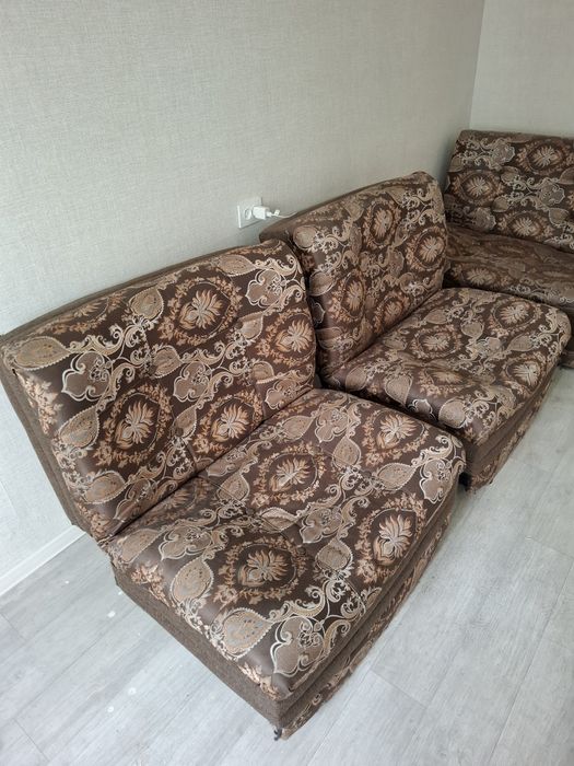 Диван , два кресла.