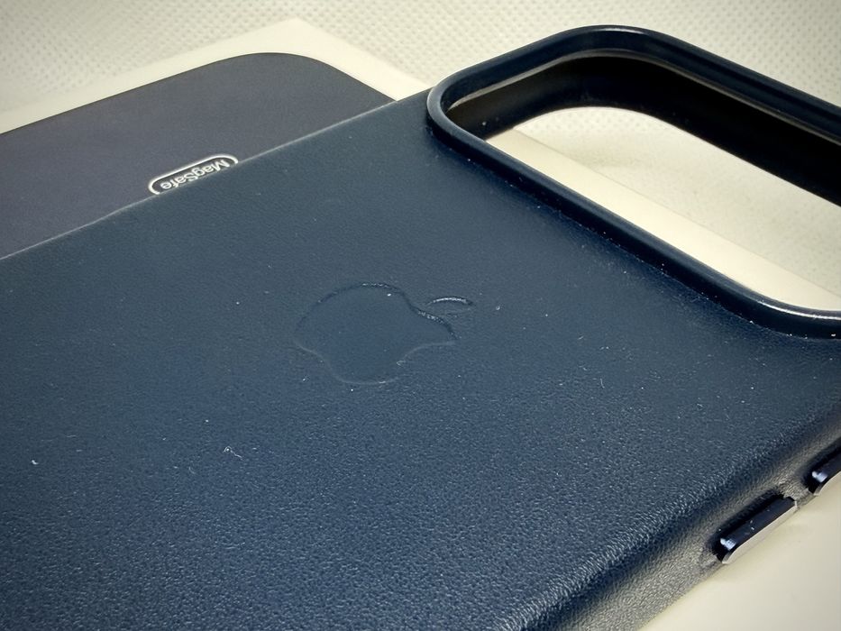 Husa iPhone 17 Pro Piele Logo originala !!!