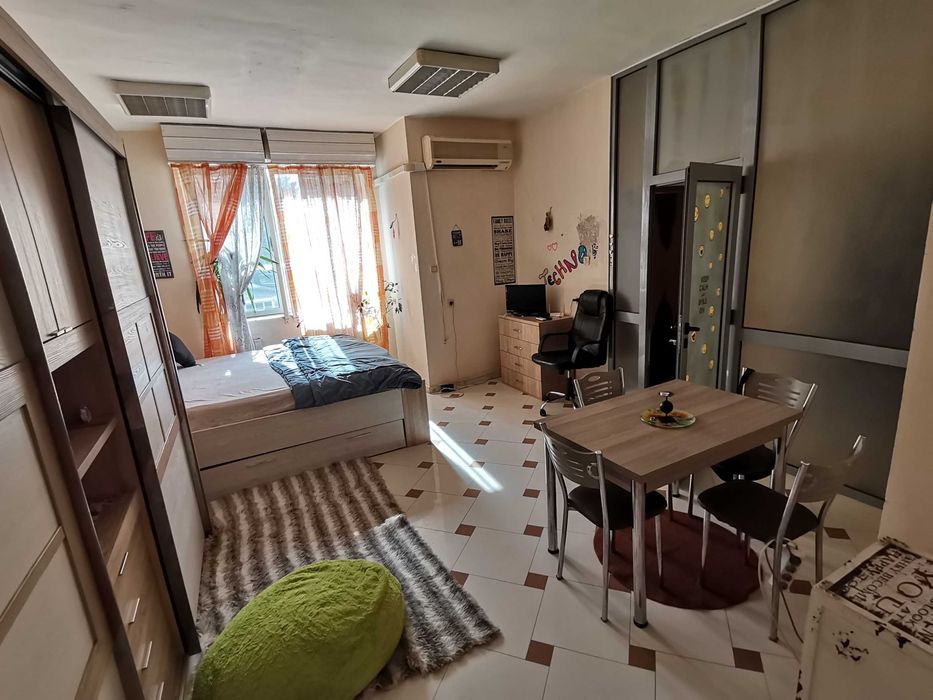 Дава се под наем Тристаен апартамент в Бургас, Център - 104 кв.м за 408 € - Снимка #1