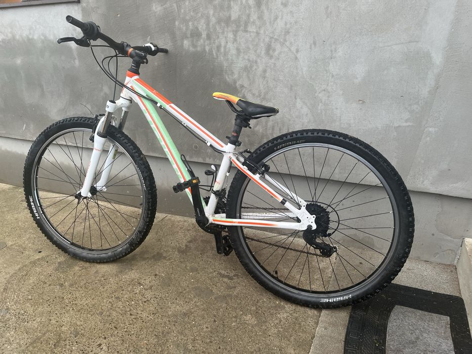 Vând bicicleta state impecabila