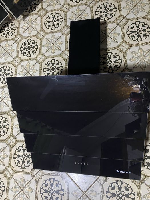 Вытяжка VITECH цвет черный