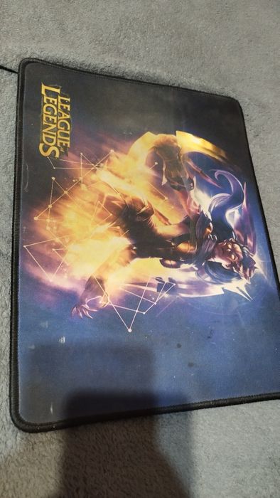 Мишка, клавиатура, слушалки и подложка