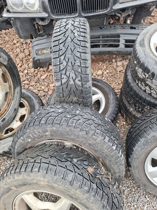 Зимни гуми 15ки 4 броя 205/70/15 TOYo