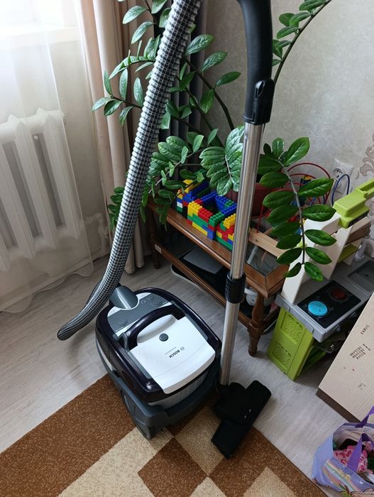 Пылесос Bosch AquaWash&Clean 1700 Вт.