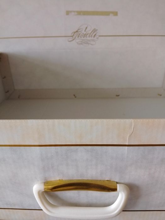 Голям картонен куфар за съхранение