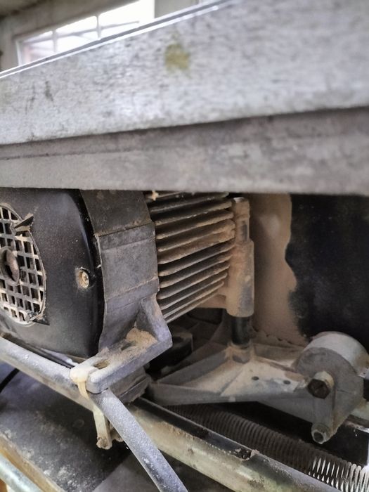 Настолен циркуляр AEG 65