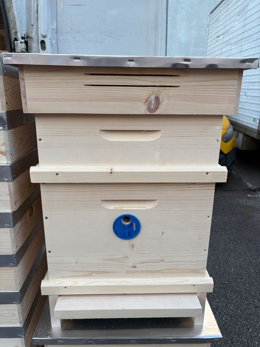 Пчелни кошери и рамки